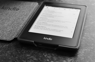 BookLive kindle�œǂ�